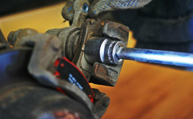 замена задних тормозных колодок киа сид