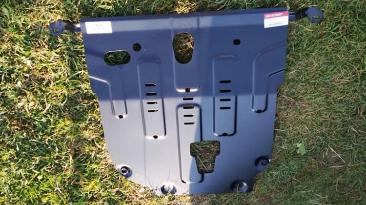 Оригинальная защита двигателя не имеет отверстия под масляный фильтр Киа Рио-4 и Х Лайн