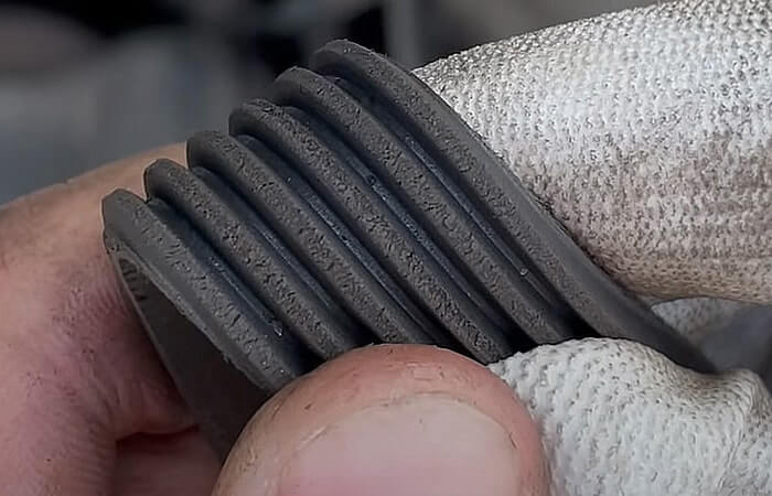 Начальная стадия износа ремня Киа Рио 3