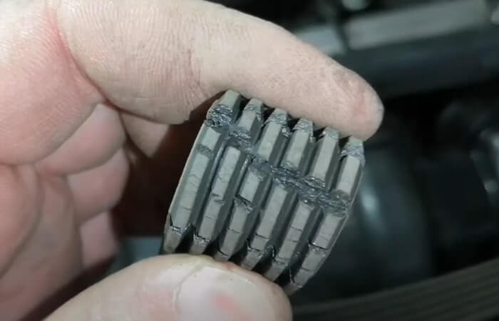 Пример когда ремень Киа Рио 3 нужно срочной менять