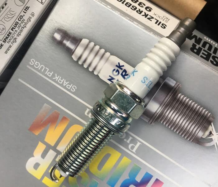 Иридиевые свечи зажигания Киа Рио 3 в своей упаковке NGK артикул 93815