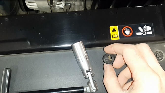 Откручиваем свечи зажигания Киа Рио 4