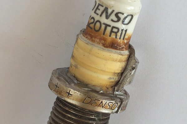 Распиливаем свечу зажигания на Киа Рио 4