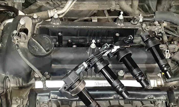 Снимаем катушки зажигания со свечей Киа Рио 4