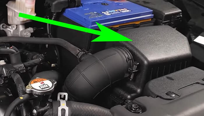 Чтобы проверить состояние масла в 6-ст акпп Киа Рио 3, необходимо снять корпус воздушного фильтра