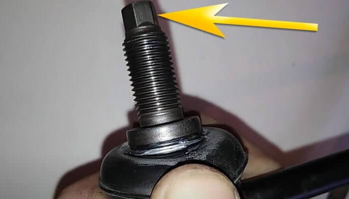 Можно использовать стойки стабилизатора от Киа Рио 4. Изменилась только форма пальца, которая не влияет на установку