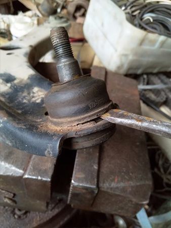 Процесс замены шаровой в Киа Рио (3)