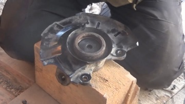 Упорную шайбу 67-69 мм устанавливаем на торец наружного кольца подшипника Подшипник ступицы KIA Rio