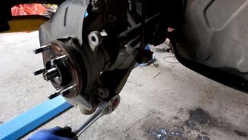 Демонтаж нижних креплений