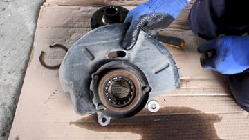 Демонтаж внешней обоймы шарикоподшипника