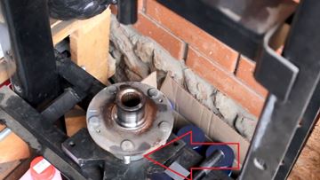 Ступица под прессом