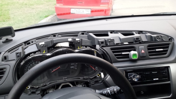 Снятия щитка приборов 