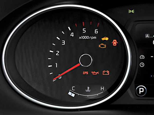 Дизельный тахометр Kia Sportage 3 имеет шесть делений шкалы.