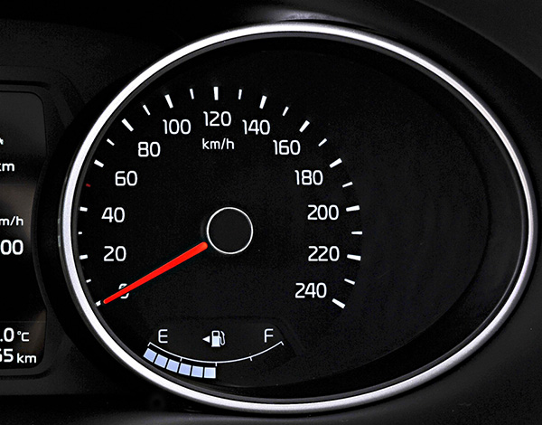 Спидометр Kia Sportage 3 имеет шкалу значений до 240 км / ч