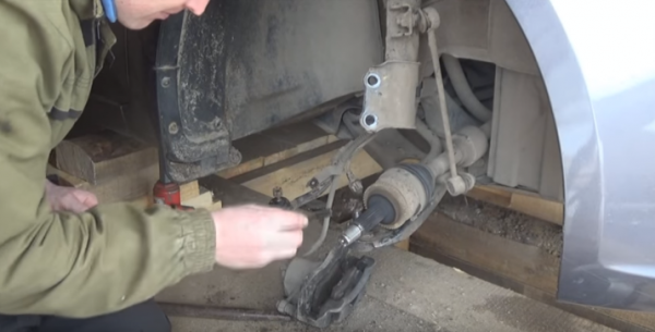 Замена подшипников передней ступицы на автомобиле Kia Rio своими руками