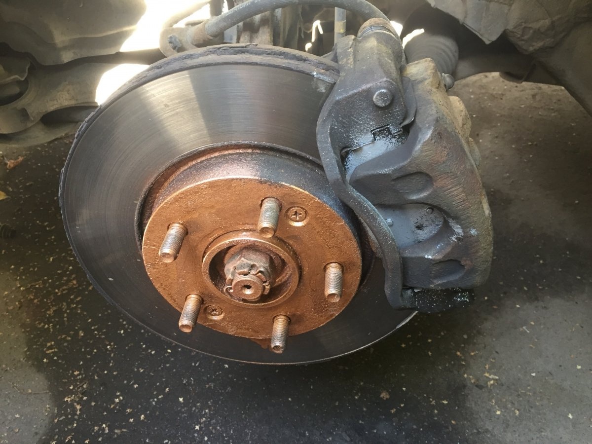 Как и когда менять тормозные диски - все об этой процедуре