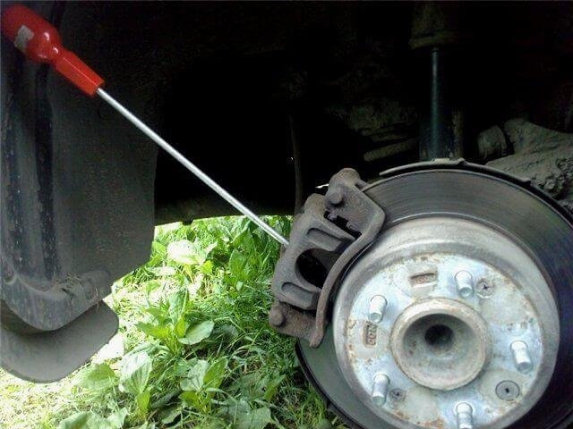 Замена передних тормозных колодок kia led