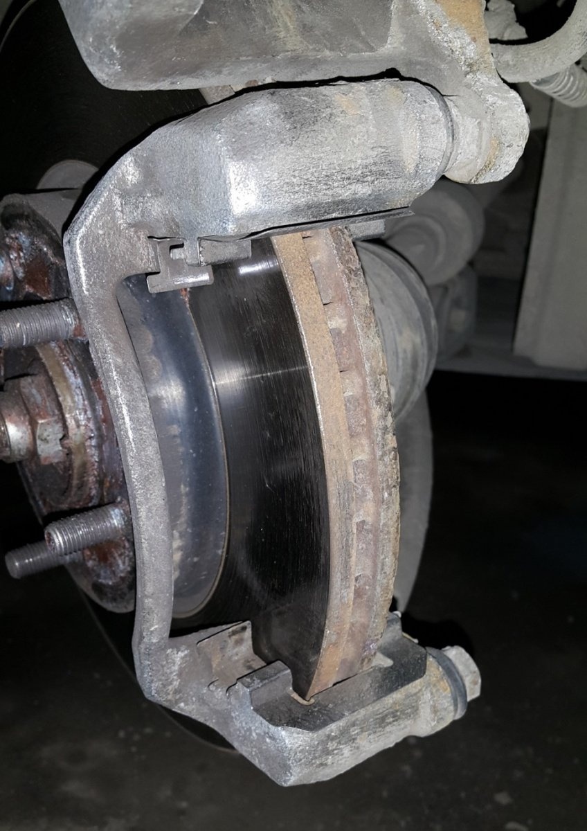 Не спешите менять детали тормозной системы.