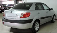 Kia Rio II 2005, вид сзади