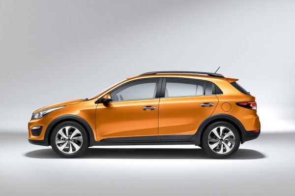 KIA Rio X-line 2017, вид сбоку слева