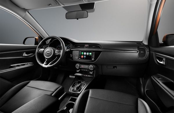 Киа Рио X-line 2017-2018 года, руль и панель управления
