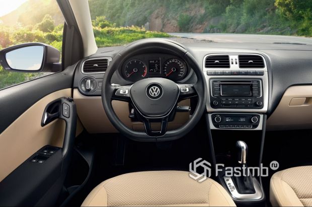 интерьер VW Polo Sedan