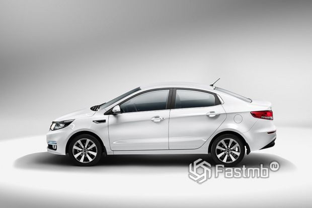 Kia Rio 2015 седан рестайлинг, вид сбоку