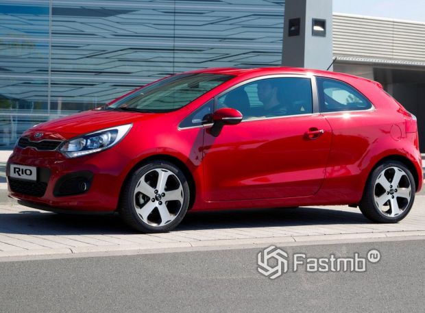 Kia Rio 2011 хэтчбек 3 двери, вид сбоку