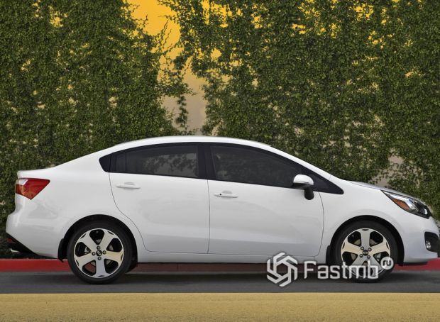 Kia Rio 2011 седан для США, вид сбоку