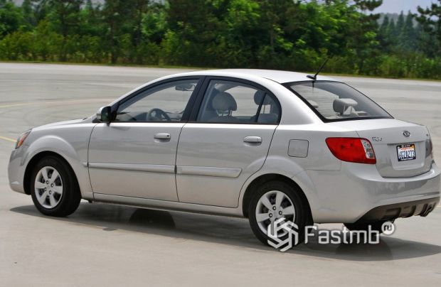 Kia Rio 2009 седан рестайлинг, вид сбоку