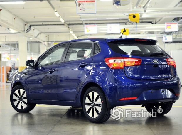 Kia Rio 2012 хэтчбек, люк топливного бака