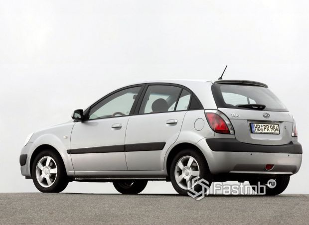 Kia Rio 2005 хэтчбек, люк топливного бака