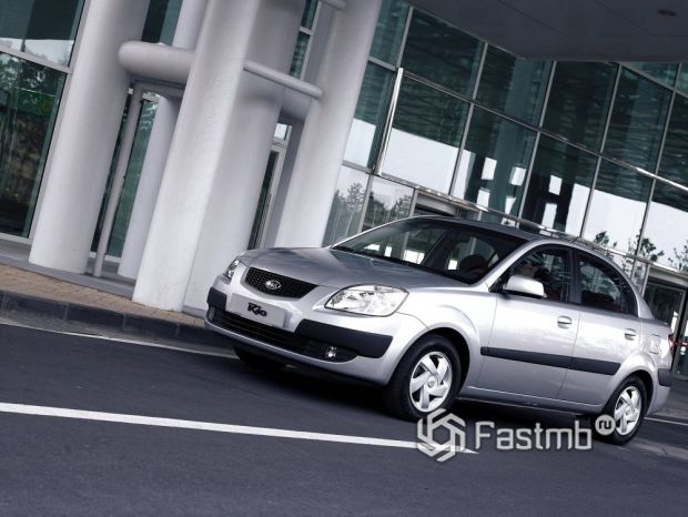 Kia Rio 2005 седан, люк топливного бака