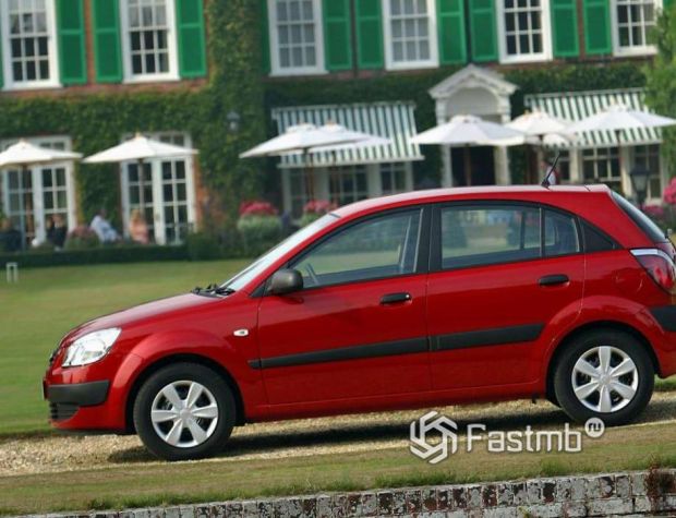 Kia Rio 2005 хэтчбек для США, люк топливного бака
