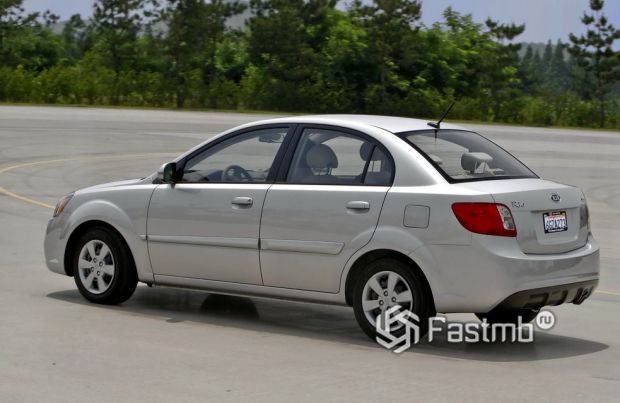 Kia Rio 2009 седан рестайлинг для США, люк топливного бака