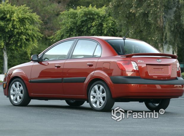 Kia Rio 2005 седан для США, люк топливного бака