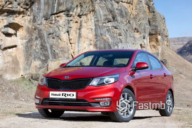 Kia Rio 2015 седан рестайлинг, передняя оптика