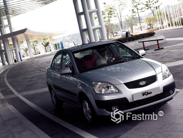 Kia Rio 2005 седан, передняя оптика