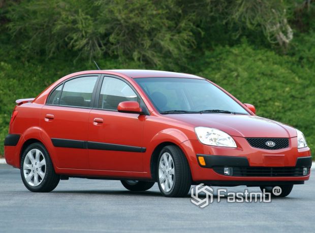 Kia Rio 2005 седан для США, передняя оптика