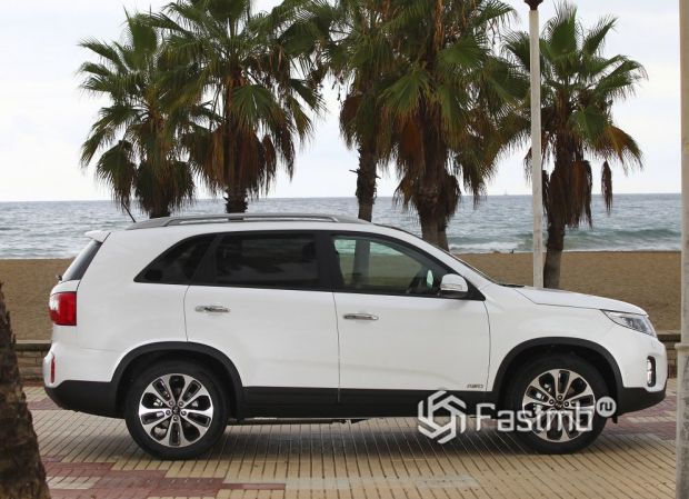 Kia Sorento 2012 рестайлинг, вид сбоку