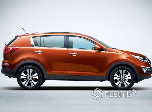 Kia Sportage 2010, вид сбоку
