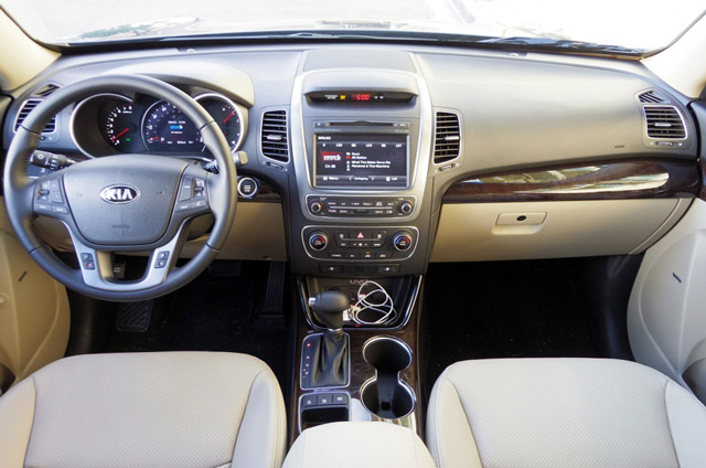 В салоне автомобиля&nbsp;Kia Sorento предусмотрен подогрев задних сидений