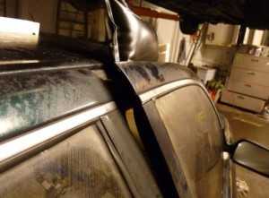 Отгибать дверь можно специальной подушечкой