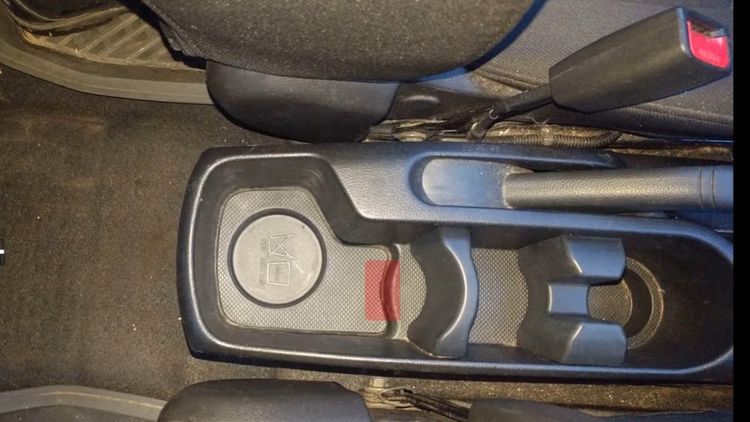 Как подтянуть ручник на Киа Рио?