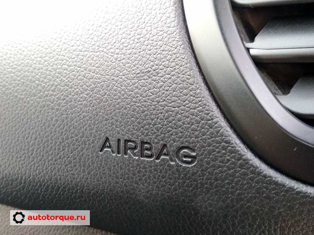 Kia-Rio-3 надпись-AirBag-сработали-подушки-2