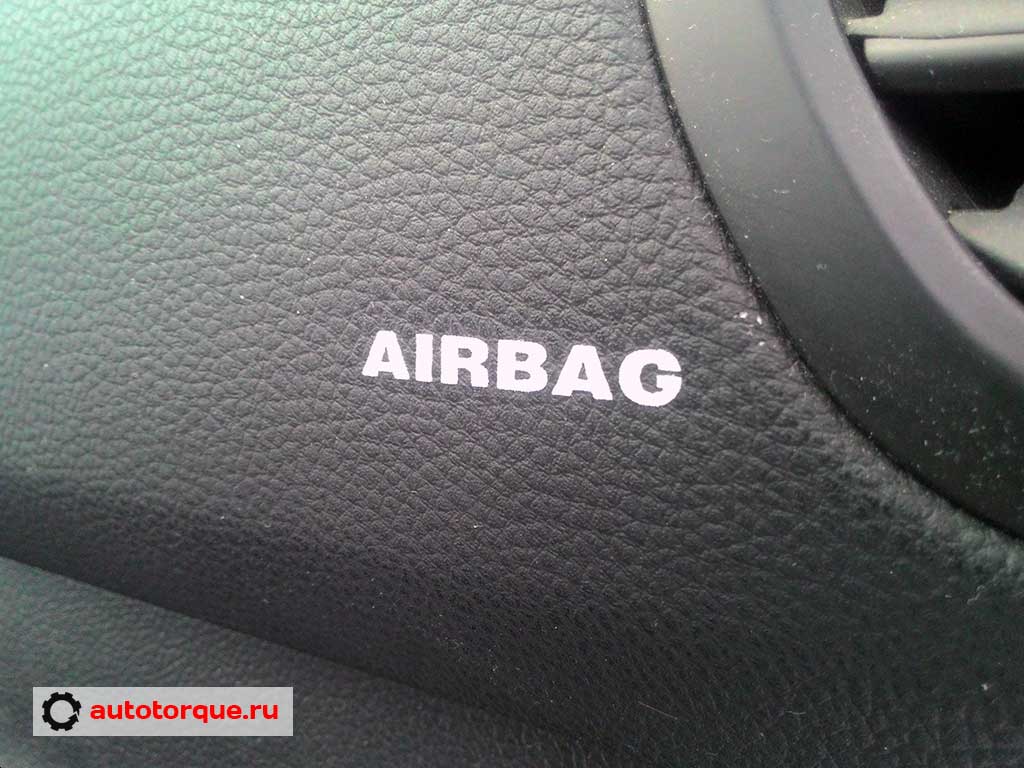 Kia-Rio-3 надпись-AirBag-сработали-подушки