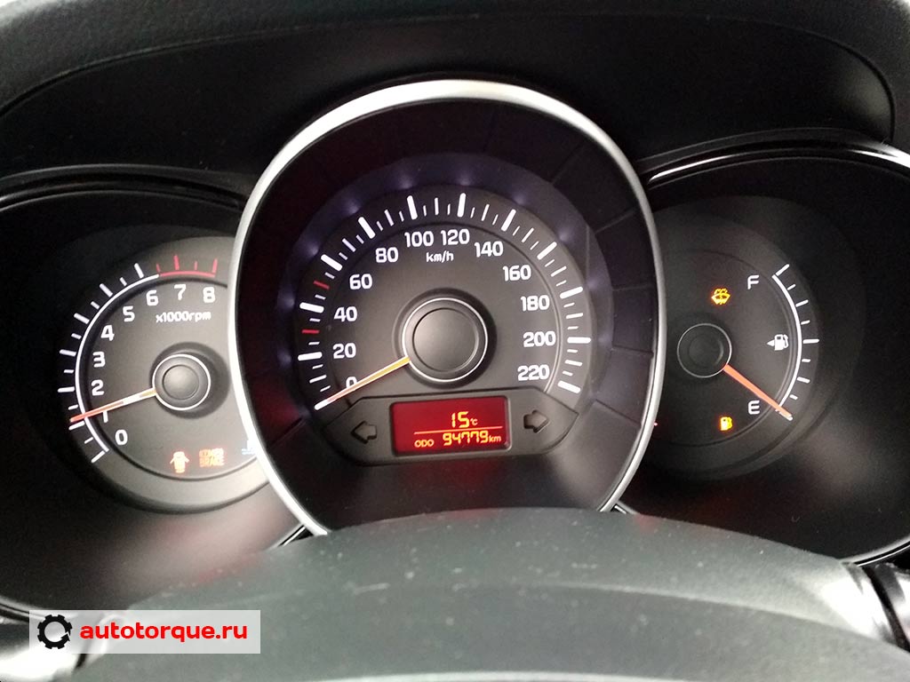 Kia-Rio-3-панель-приборов