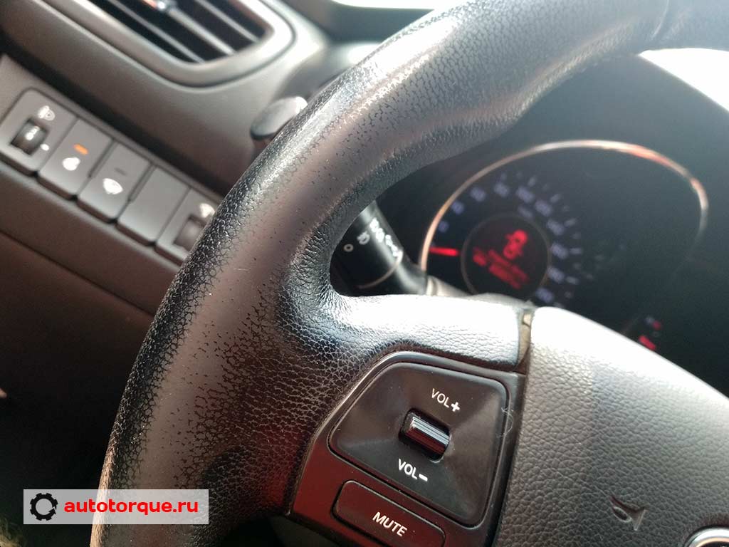 Kia-Rio-3-пластиковый-руль-через-100-000-км