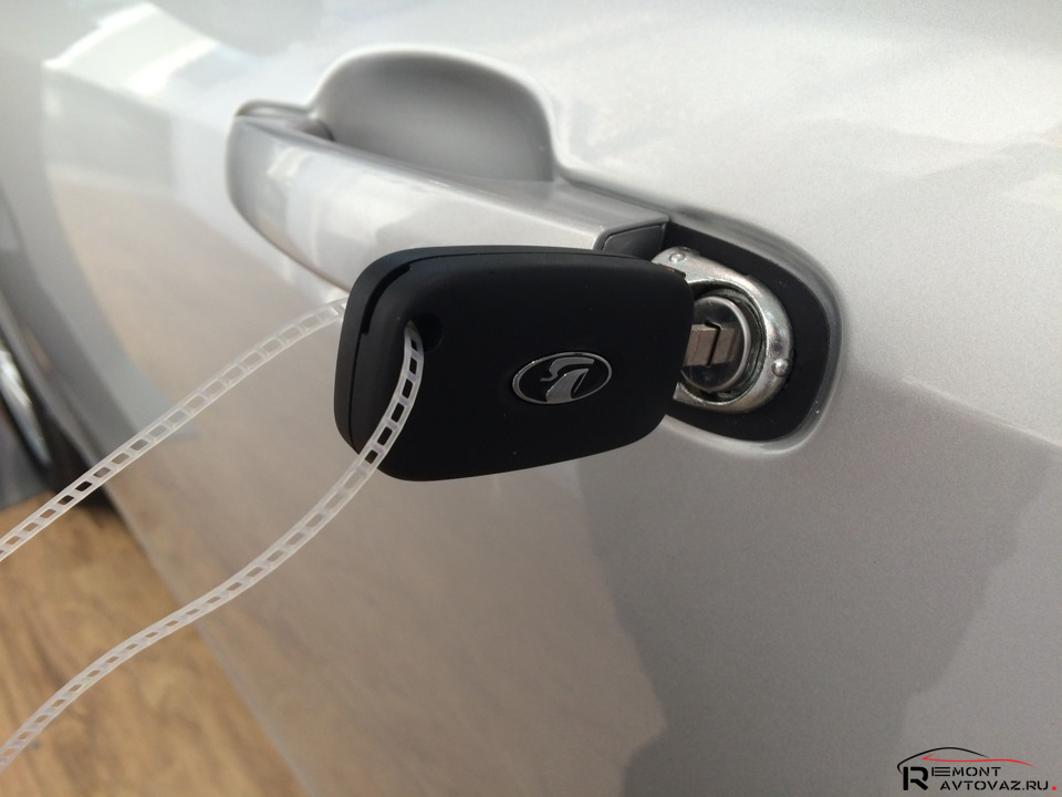 сел аккумулятор веста