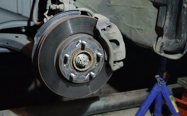 Переднее колесо сневато